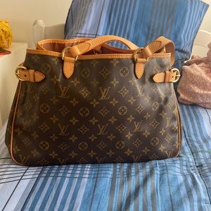 Authentic Louis Vuitton ( Batignolis) shoulder bag with clutch bag.